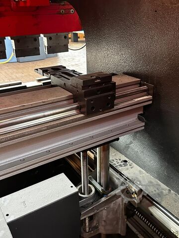 Prensa dobradeira AMADA PROMECAM HFT 130-3