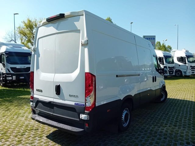 Autoutilitară frigorifică IVECO 35S16