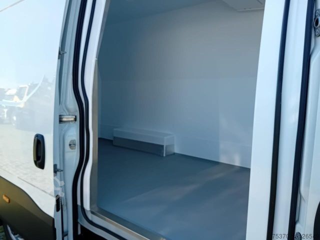 Autoutilitară frigorifică IVECO 35S16