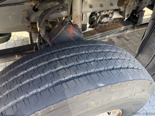 Camion cu platformă Volvo FM12 420 4X4 Kran MKG 300 bis 24 Meter