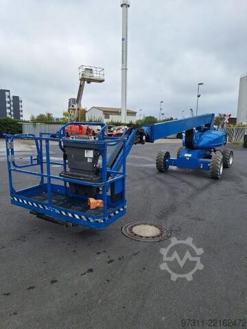 Scharnierende telescopische hoogwerker JLG E600JP