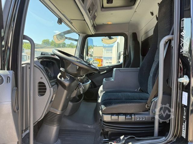 Furgoneta caja MERCEDES-BENZ ATEGO 818 L Koffer 5,30 m LBW 1 to.*Seitentür