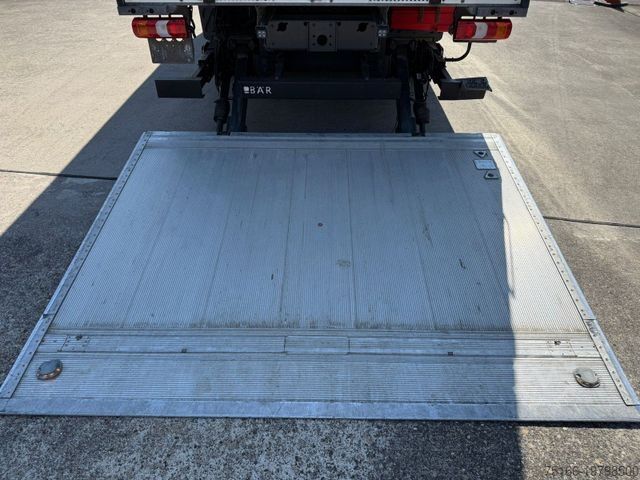 Furgoneta caja MERCEDES-BENZ ATEGO 818 L Koffer 5,30 m LBW 1 to.*Seitentür