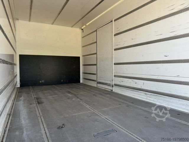 Furgoneta caja MERCEDES-BENZ ATEGO 818 L Koffer 5,30 m LBW 1 to.*Seitentür