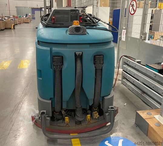 Opzitschrobzuigmachine Tennant M17