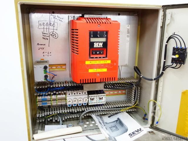 Proefbank met tractieomvormer SEW SEW EURODRIVE MOVITRAC 1022-403-4-00