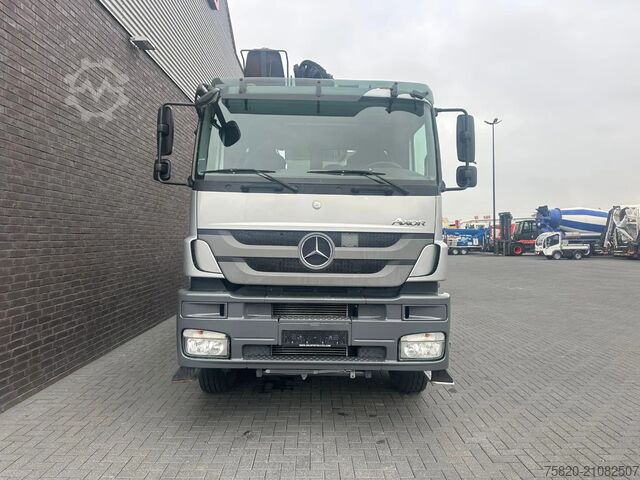 Vrachtwagen met kraan Mercedes-Benz Axor 3243 8X4 BB + MKG HMK 350  + JIB MONTAGEKR...