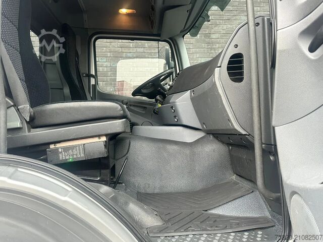Vrachtwagen met kraan Mercedes-Benz Axor 3243 8X4 BB + MKG HMK 350  + JIB MONTAGEKR...