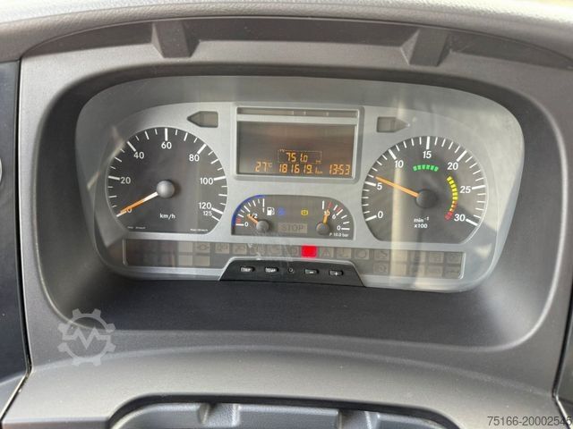 Vrachtwagen met bakwagen MERCEDES-BENZ ATEGO 922 L Kühlkoffer 5 m LBW 1 T*THERMOKING