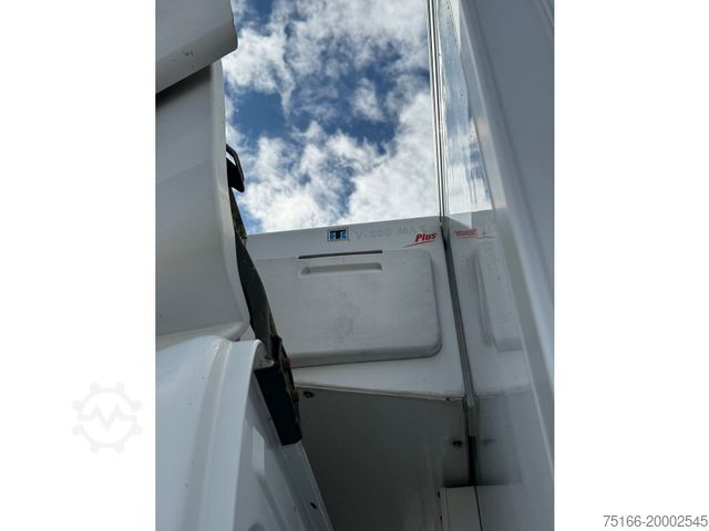 Vrachtwagen met bakwagen MERCEDES-BENZ ATEGO 922 L Kühlkoffer 5 m LBW 1 T*THERMOKING