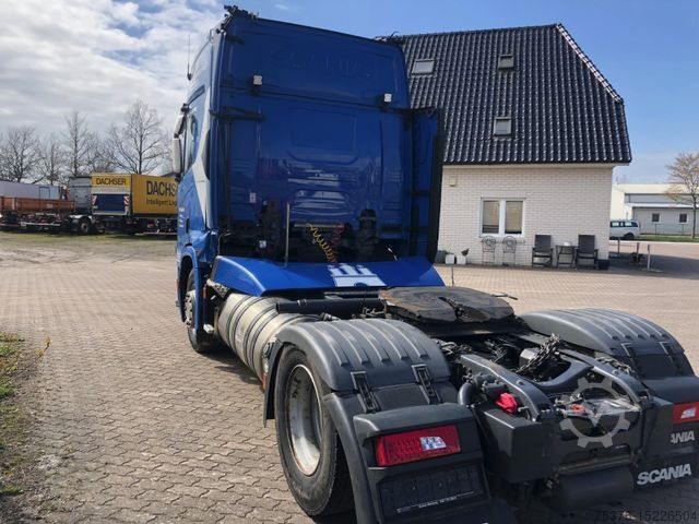 Standaard trekker SCANIA R410 N323 LNG Retarder beschädigt