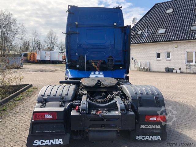 Standaard trekker SCANIA R410 N323 LNG Retarder beschädigt