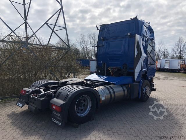 Standaard trekker SCANIA R410 N323 LNG Retarder beschädigt