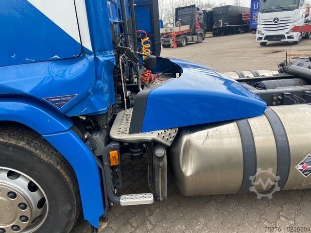 Standaard trekker SCANIA R410 N323 LNG Retarder beschädigt