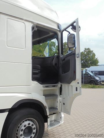 Standardowy ciągnik siodłowy DAF XF480 FT SSC Intarder Skylights