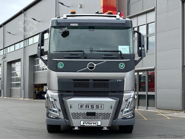 Crane truck Volvo FH 500 8x4 Pritsche mit Fassi F905R.2.7 + JIB