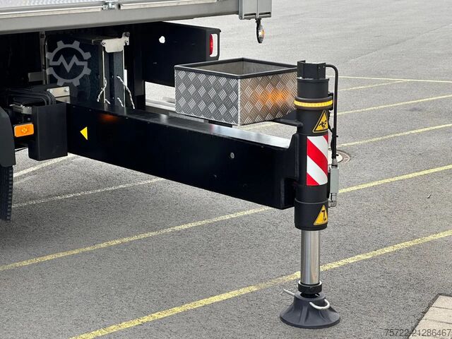 Crane truck Volvo FH 500 8x4 Pritsche mit Fassi F905R.2.7 + JIB