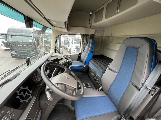 Container transportation Volvo FH 500 6x2 Containerpritsche mit FASSI 545RA.2.28