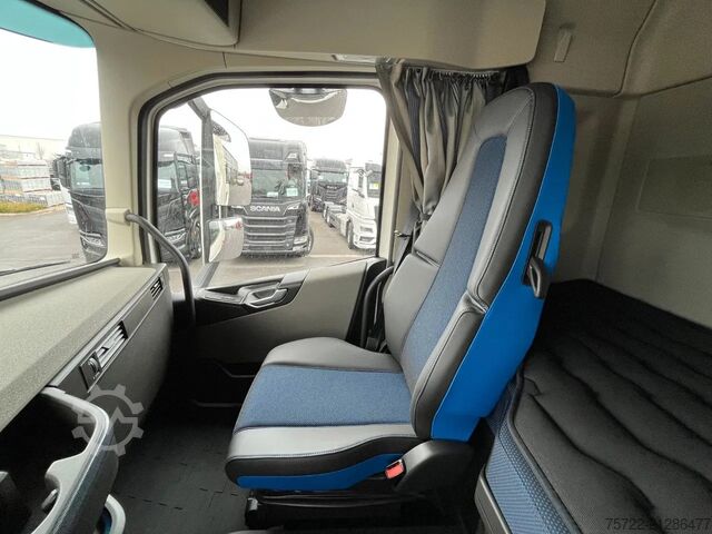 Container transportation Volvo FH 500 6x2 Containerpritsche mit FASSI 545RA.2.28