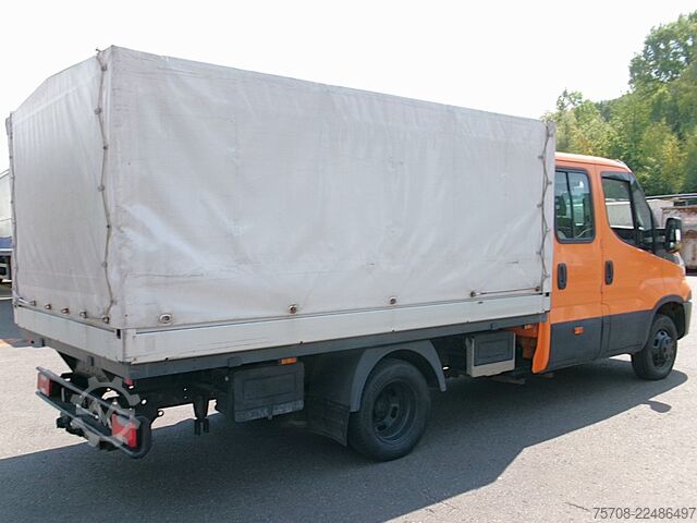 Ponyvával szerelt furgon IVECO Daily 35C17*DoKa*Luft*AHK*Diff*Klima*6 Sitze