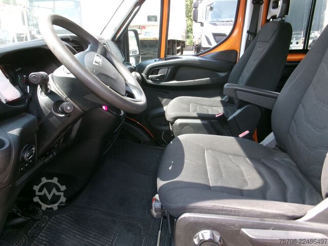 Ponyvával szerelt furgon IVECO Daily 35C17*DoKa*Luft*AHK*Diff*Klima*6 Sitze