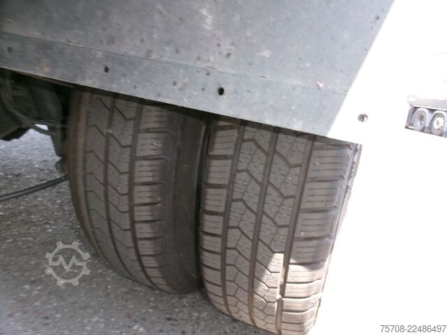Ponyvával szerelt furgon IVECO Daily 35C17*DoKa*Luft*AHK*Diff*Klima*6 Sitze