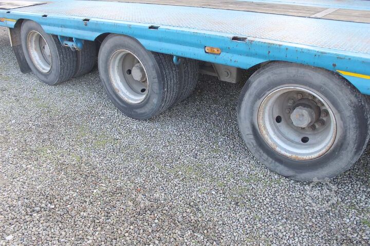 Låglast-semitrailer för transport av byggmaskiner de angelis pianale carrellone rampe 3 assi usato