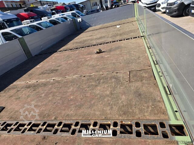 Samochód ciężarowy typu furgon Iveco EUROCARGO 160E25 GRU E CASSONE 2016 EURO