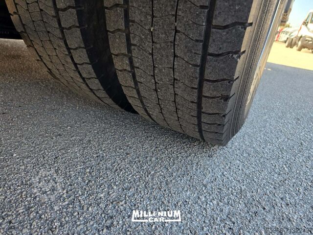 Samochód ciężarowy typu furgon Iveco EUROCARGO 160E25 GRU E CASSONE 2016 EURO