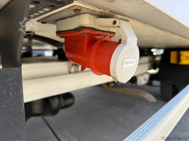 Koelwagen met geïsoleerde laadbak MERCEDES-BENZ SPRINTER 516 CDI Kühlkoffer LBW 0,75 T*MOTOR NEU