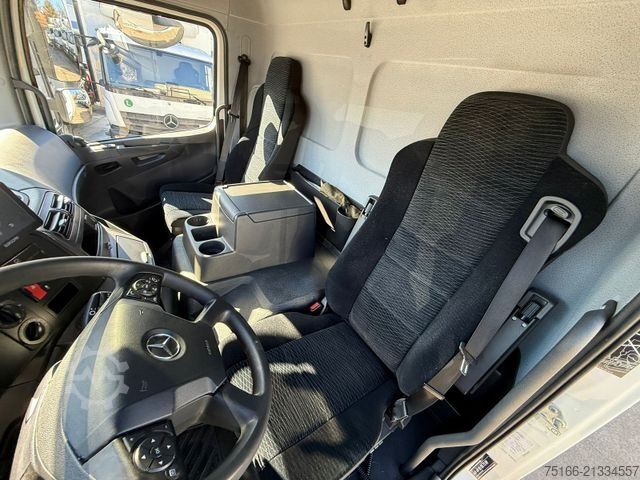 Furgon sa rashladnim sandukom MERCEDES-BENZ ATEGO 821 L Kühlkoffer 4,30 m LBW 1 T*MITSUBISHI