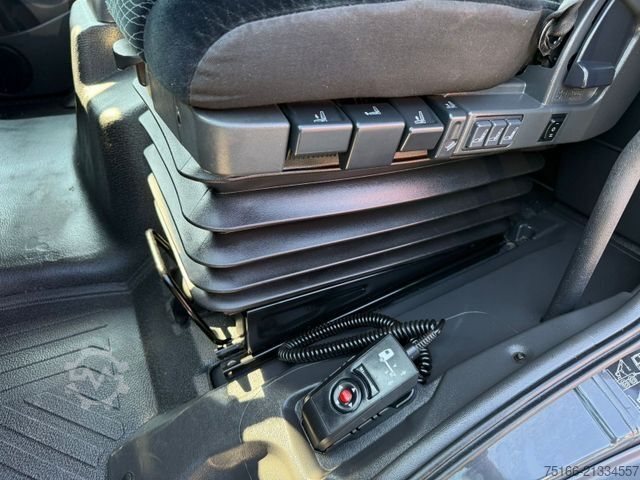 Furgon sa rashladnim sandukom MERCEDES-BENZ ATEGO 821 L Kühlkoffer 4,30 m LBW 1 T*MITSUBISHI