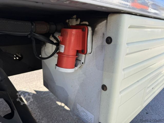 Furgon sa rashladnim sandukom MERCEDES-BENZ ATEGO 821 L Kühlkoffer 4,30 m LBW 1 T*MITSUBISHI