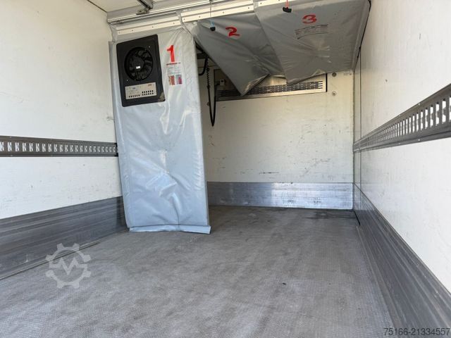 Furgon sa rashladnim sandukom MERCEDES-BENZ ATEGO 821 L Kühlkoffer 4,30 m LBW 1 T*MITSUBISHI
