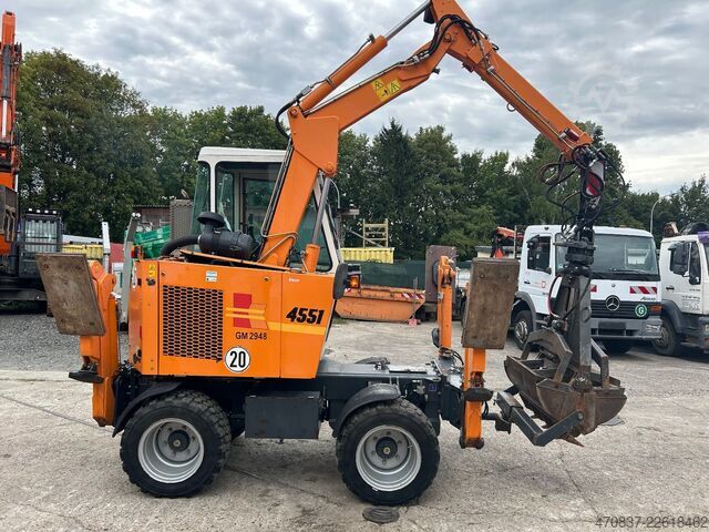 Gumikerekes kotrógép Kiefer Boki 4551 / 4x4x4 / Teleskop / Friedhofsb