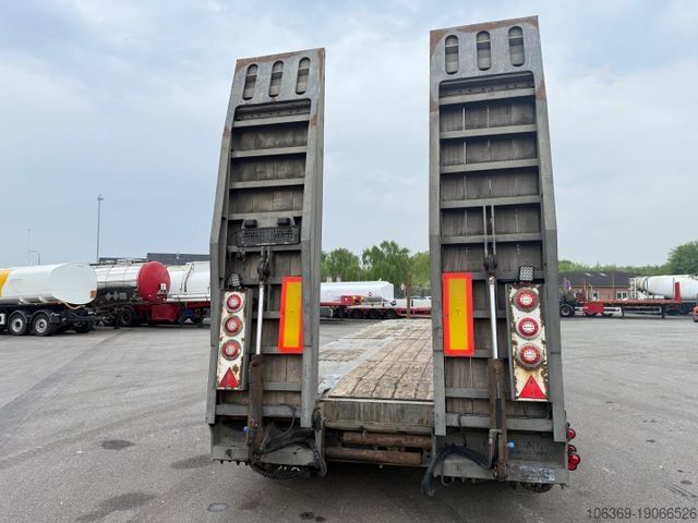 Lågbyggd trailer  MTDK 4 Achsen 30 t. Maschinen Hydr. rampen