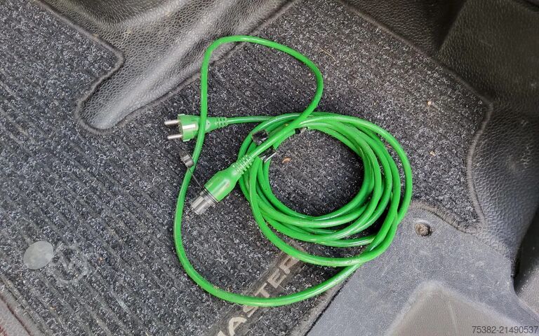 Koelwagen Renault Master 135.35 L3H2 GESLOTEN - DIVERSE SCHADES -...