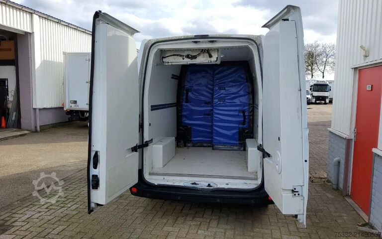 Koelwagen Renault Master 135.35 L3H2 GESLOTEN - DIVERSE SCHADES -...