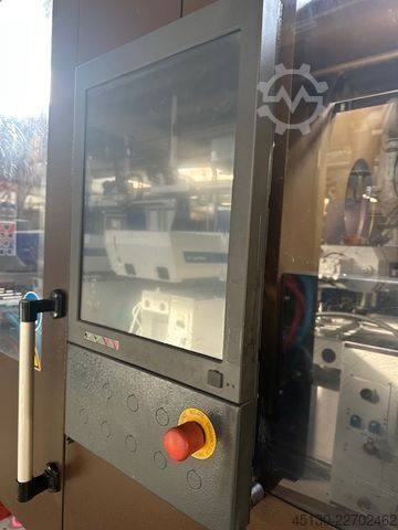 Sprøjtestøbemaskine KraussMaffei KM 250-2000 CX Blue Power mit dem Robote