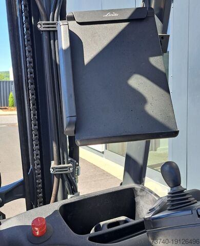 Elektrische vorkheftruck met 4 wielen Linde E16P-02