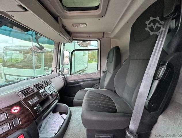 Camión caja DAF CF 300 FA ONLY 215.000 KM 750 x 250 x 258 CM INS