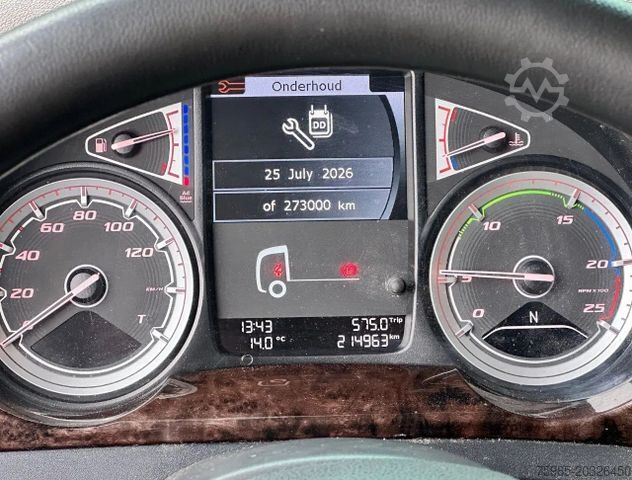Camión caja DAF CF 300 FA ONLY 215.000 KM 750 x 250 x 258 CM INS