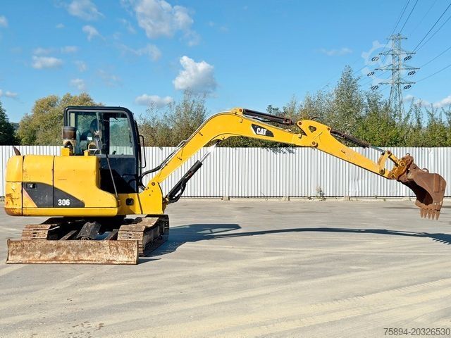 Valjak za puteve CATERPILLAR 306 * Raupenbagger * Top Zustand !