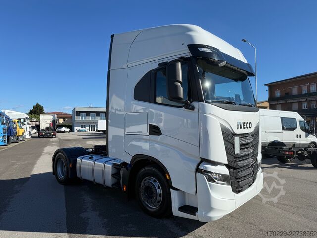 Tractor estándar Iveco s-way 490