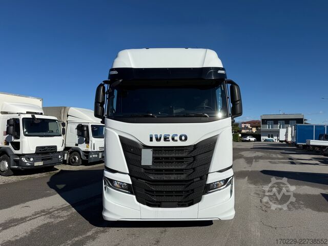 Tractor estándar Iveco s-way 490