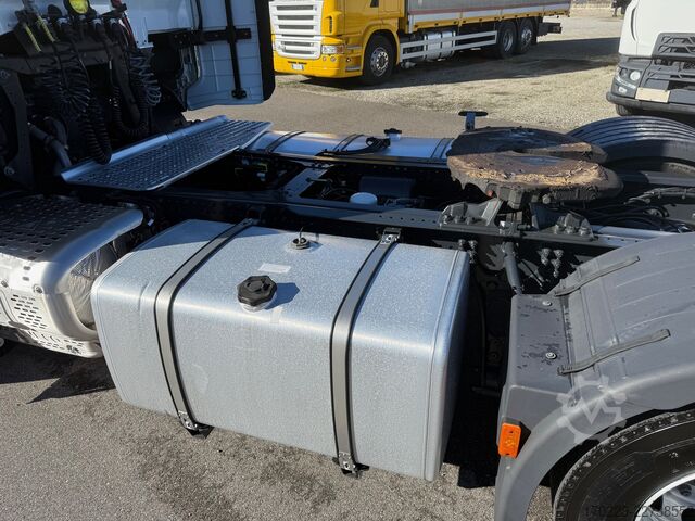 Tractor estándar Iveco s-way 490