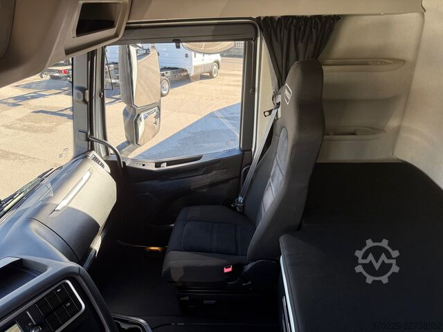 Tractor estándar Iveco s-way 490