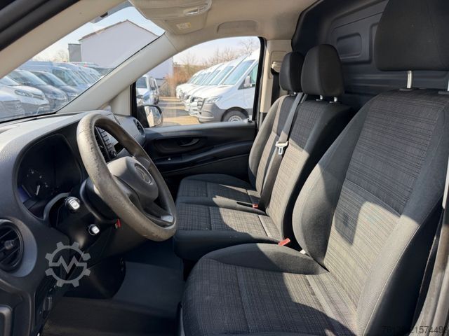Furgoneta MERCEDES-BENZ Vito 111 CDI lang AHK 3 Sitzer