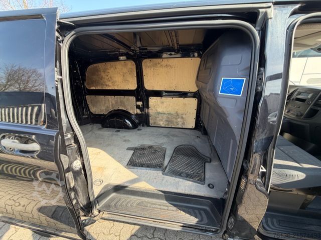 Furgoneta MERCEDES-BENZ Vito 111 CDI lang AHK 3 Sitzer