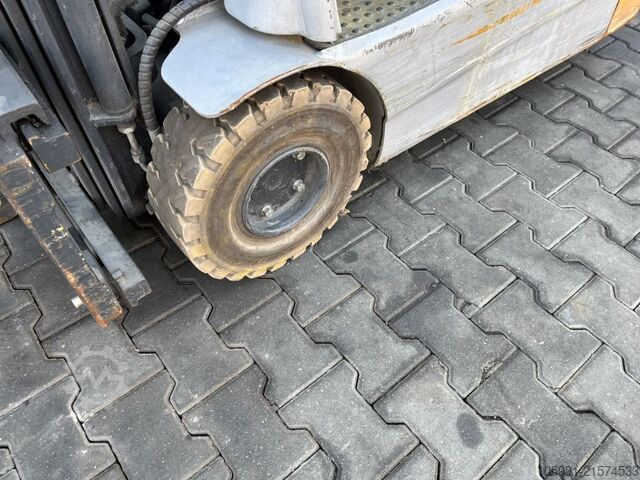 Elektryczny wózek widłowy 3 kołowy Still RX20-15